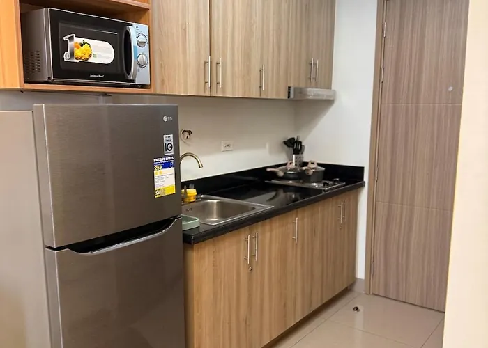 Flat In Mall Of Shore Smx View With Netflix Apartment Manila