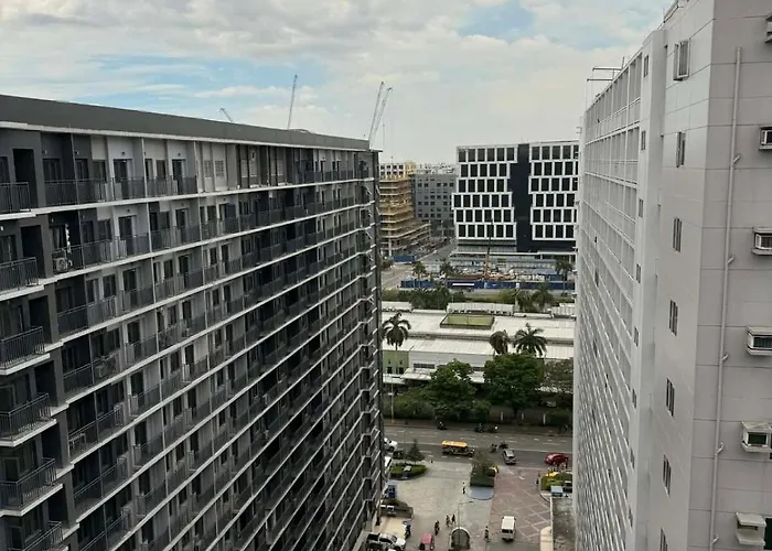 Flat In Mall Of Shore Smx View With Netflix Manila
