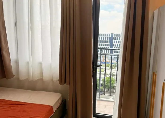 Flat In Mall Of Shore Smx View With Netflix *