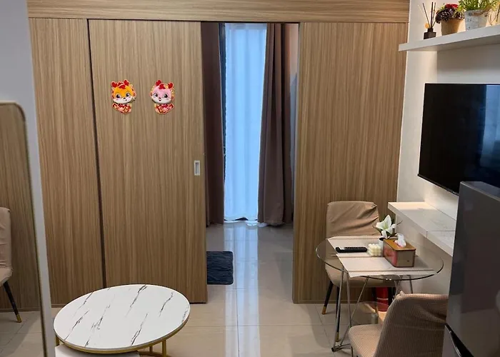 Flat In Mall Of Shore Smx View With Netflix Manila
