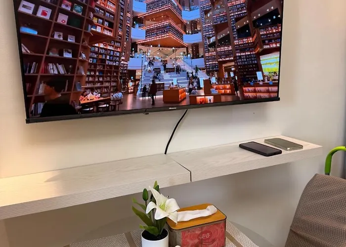 Flat In Mall Of Shore Smx View With Netflix Apartment